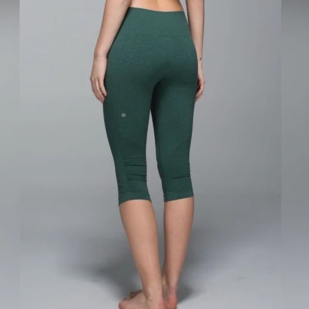 Lululemon In The Flow Crop II Forest Green Size 6 EUC